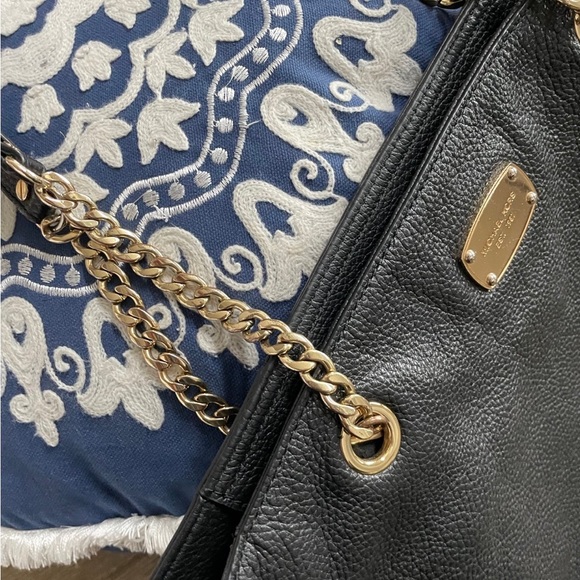 Michael Kors gold chain pebbled leather tote - Picture 4 of 13